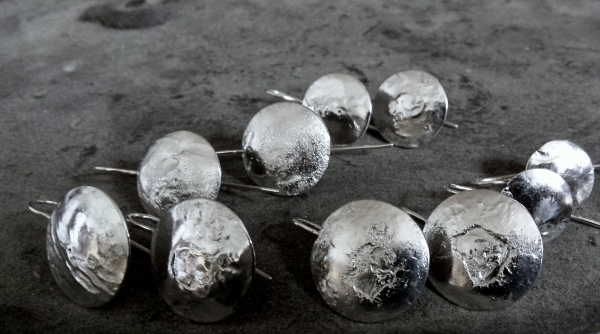 Atelier Solstice – Boucles d’oreilles «Pleine Lune» en argent, réticule.