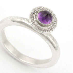 Bague en argent et améthyste