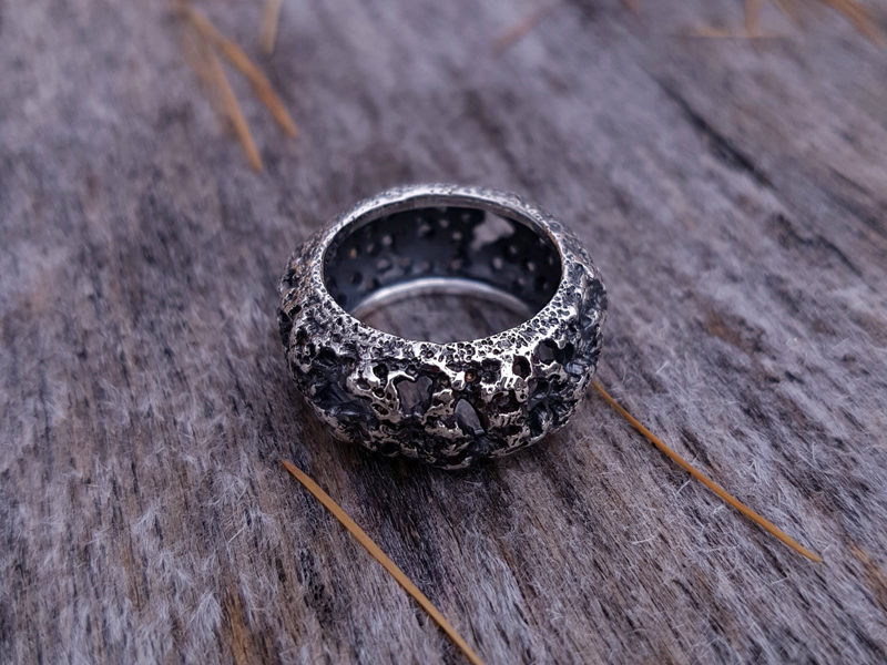 Anneau bombé «Cocon» oxydé 10.5 mm