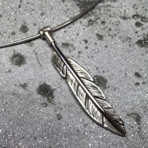 Pendentif plume en bronze