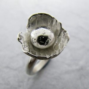 Bague «Pétale et goutte de rosée»