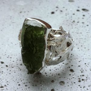 Bague végétale et moldavite