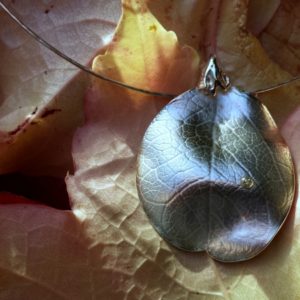 Pendentif «Feuille» diamant jaune