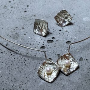 Collier et boucles d’oreilles