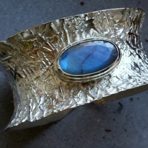 Bracelet forgé et labradorite