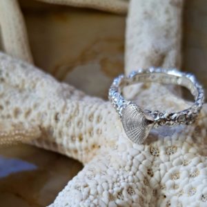 Bague avec petit coquillage entier