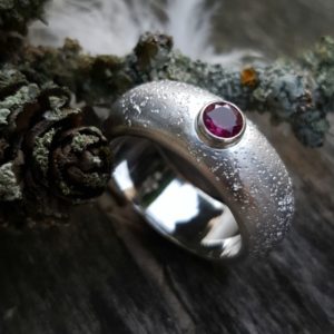 Anneau bombé et tourmaline rose