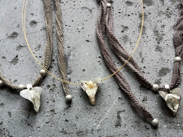 aimons-nous-fiancailles-pendentif-coeur-leger.jpg