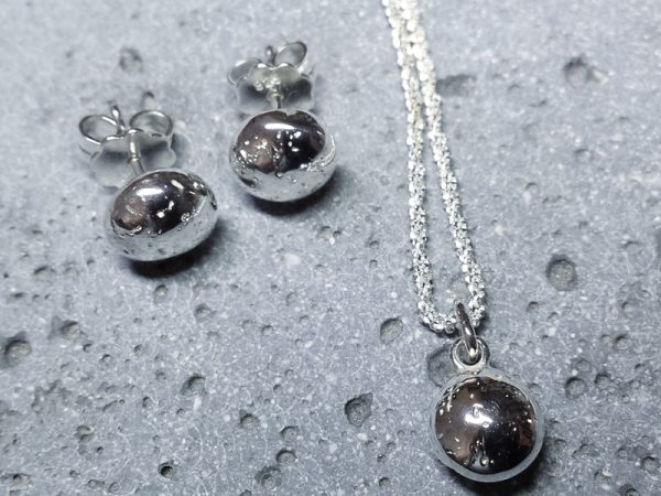 bien-etre-baguette-magique-clous-pendentif-argent.jpg