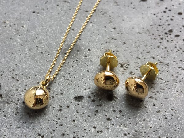bien-etre-baguette-magique-clous-pendentif-or.jpg