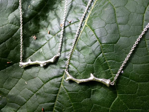 bien-etre-baguette-magique-pendentif-feuilles.jpg