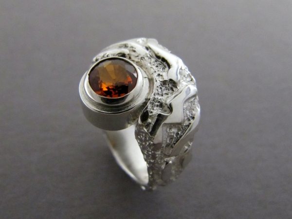 bien-etre-terre-etoiles-bague-motif-grenat.jpg