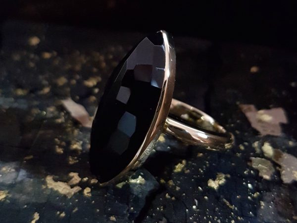 bien-etre-terre-etoiles-bague-onyx-facette.jpg