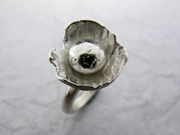 bien-etre-vegetal-bague-petale-goutte-rosee.jpg