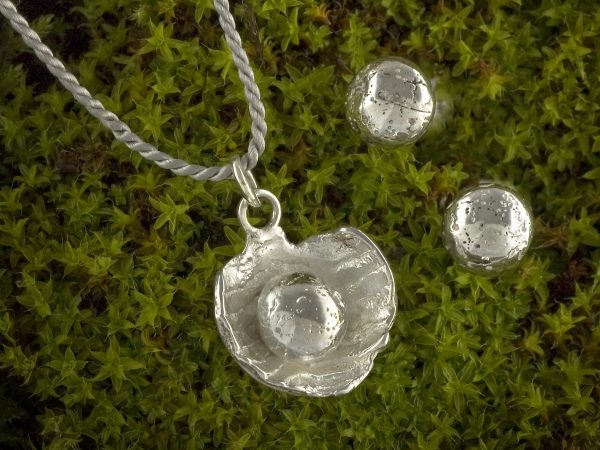 bien-etre-vegetal-clous-pendentif.jpg