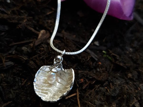 bien-etre-vegetal-pendentif-petale.jpg