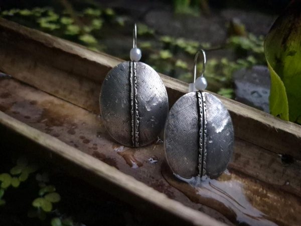 Boucles d'oreilles ovales en argent et perles d'eau douce