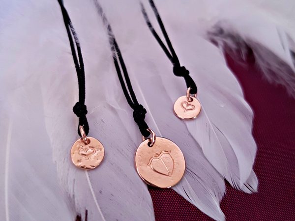 cupidon-pendentif-aimons-nous-fiancailles.jpg