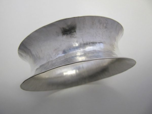 forge-antique-anticlastic-bracelet-concave-05.jpg