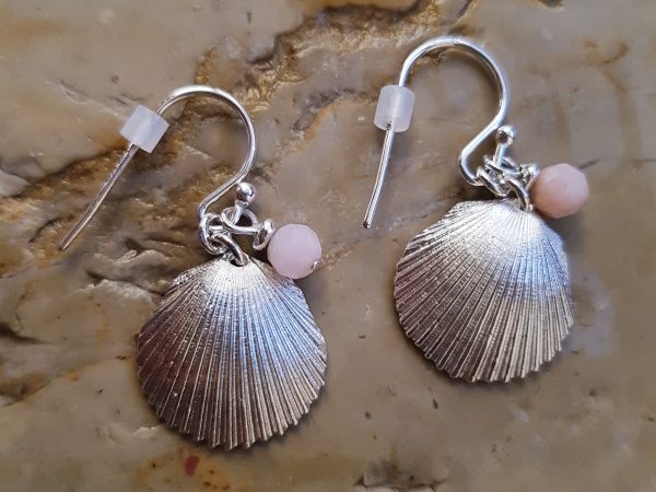 Boucles d’oreilles coquillages et opale rose