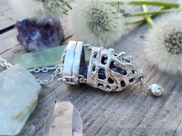 Pendentif végétal pour la lithothérapie